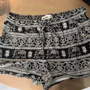 MUDD soft shorts junior size L